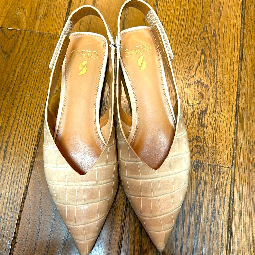 Sarto slingback flats in nude with a crocodile design. Size 9.5. Good condition